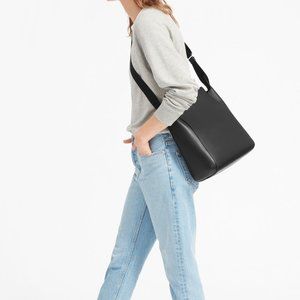 Everlane The Form Bag in Black
